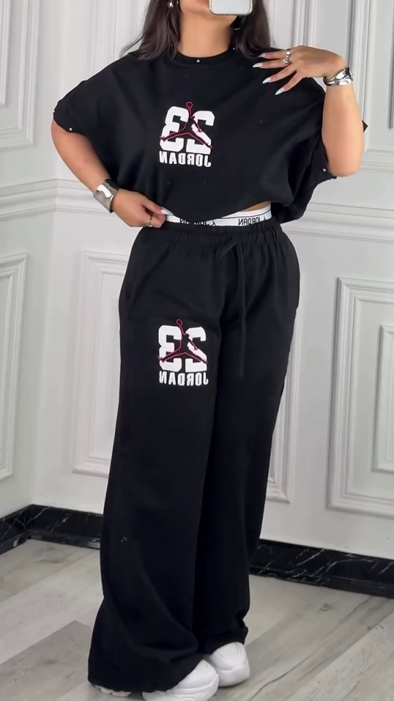 Trendy Red Oversized Graphic T-Shirt & Relaxed Wide-Leg Jogger Co-Ord Set with Sporty Print Detailing ✨👚