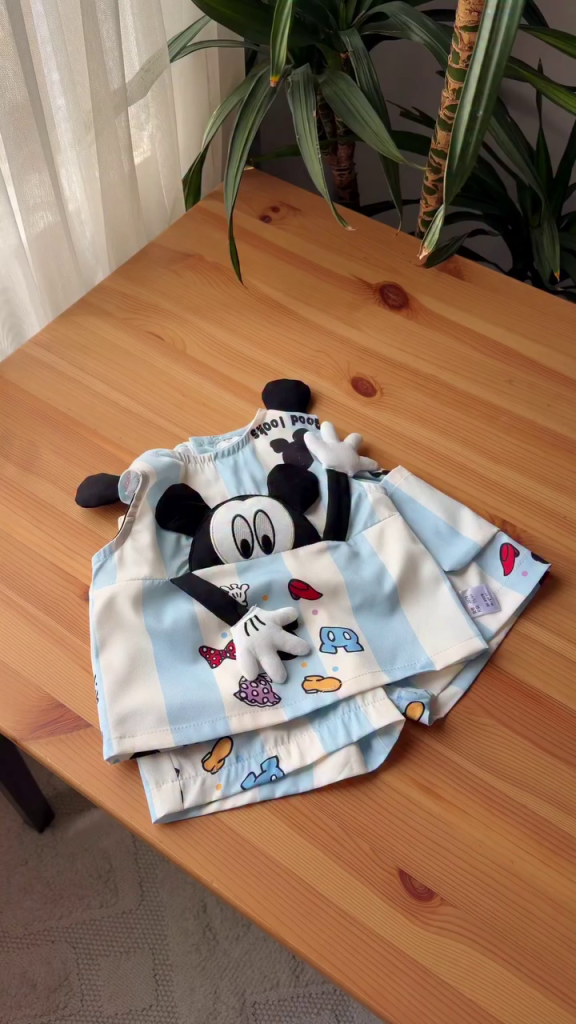 Adorable Kids’ Light Blue & White Cartoon Character Printed Two-Piece Summer Co-Ord Set with Cute Character Detailing, Elastic Waist Shorts & Matching Short-Sleeve Top 🧸🩵✨