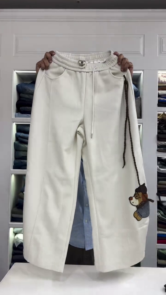 Women’s Premium Cream Straight-Leg Casual Pants with Elasticated Drawstring Waist, Functional Side Pockets, Relaxed Silhouette & Adorable Embroidered Cartoon Character Detail for Modern Everyday Styling 🤍👖✨