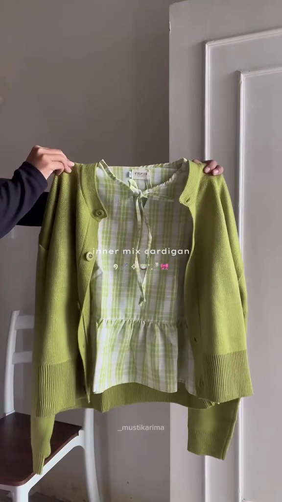 Women’s Trendy Olive Green Checked Inner Dress with Coordinated Rib-Knit Button-Front Cardigan, Long Sleeves, Relaxed Layered Silhouette & Stylish Everyday Korean-Inspired Casual Fashion Set 💚🌿✨