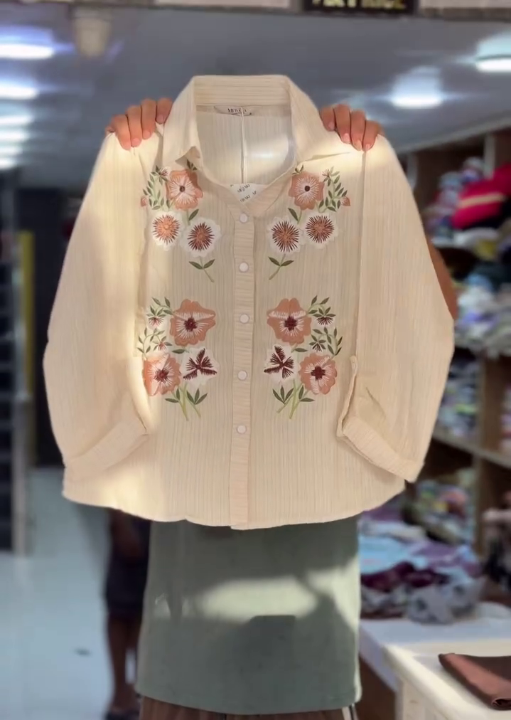 🌸  Elegant Cream Floral Embroidered Button-Front Shirt – Sophisticated Full-Sleeve Women’s Casual & Festive Fashion Top ✨🤍